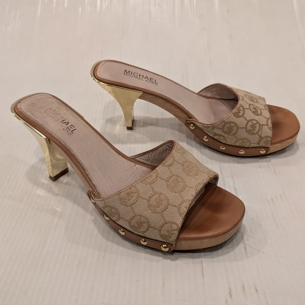MICHAEL KORS monogrammed strap studded wooden clog heeled sandals size 9